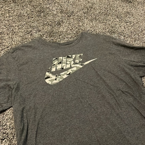 Nike t-shirt - Picture 2 of 3
